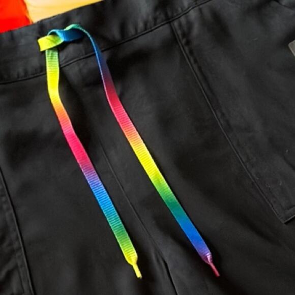 NWT Rainbow Gay Pride Unisex Shorts with hearts on Pockets Size L - Picture 3 of 6